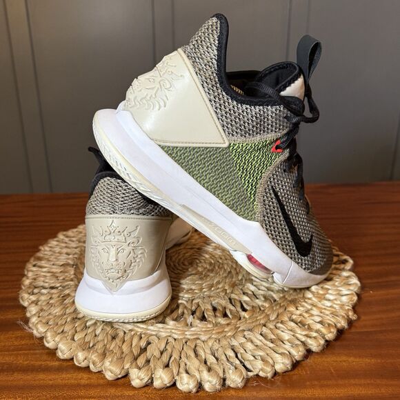 Nike Green and Gray Athletic Shoes Modern Breathable Design - Picture 4 of 16